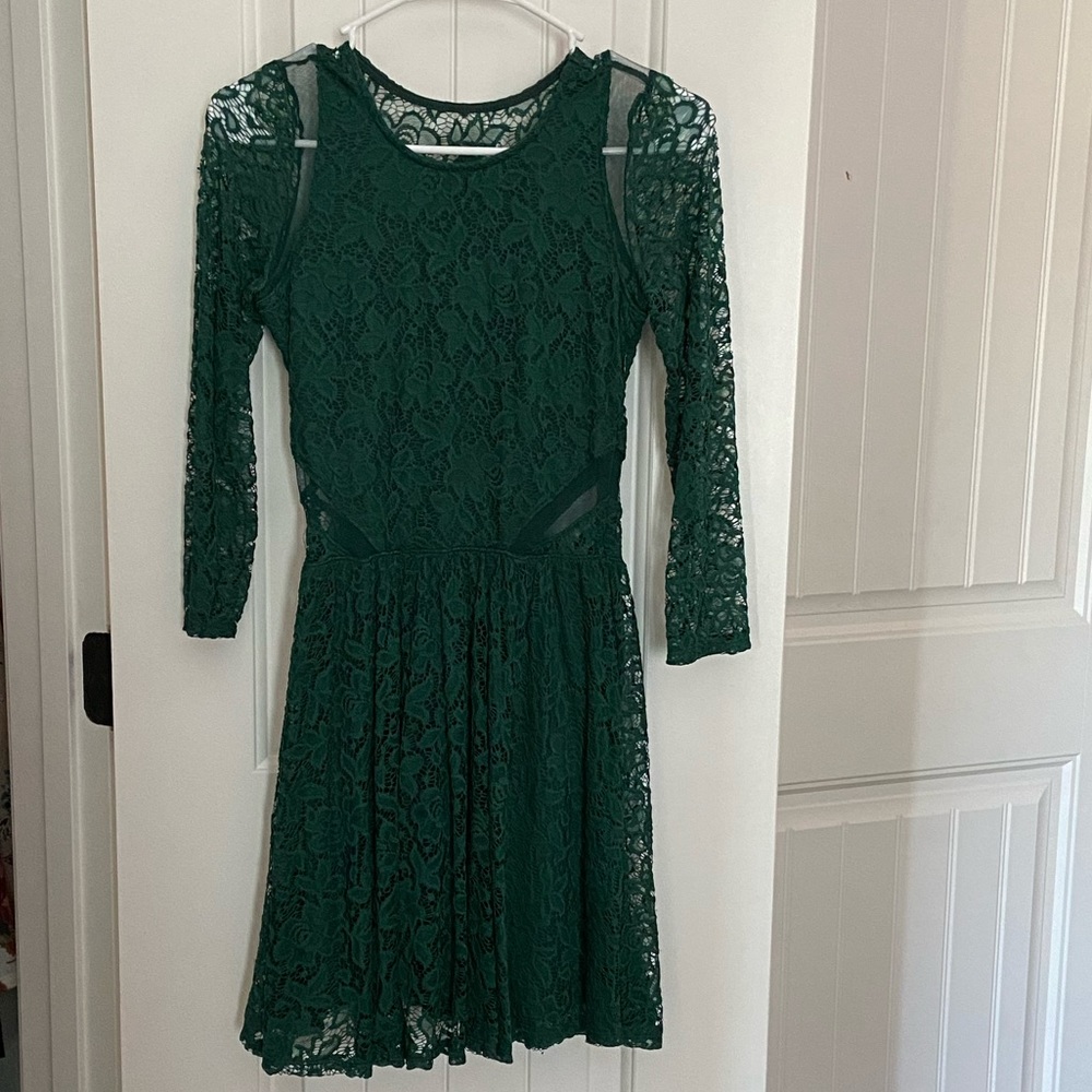 Lace Dress In Emerald Green!